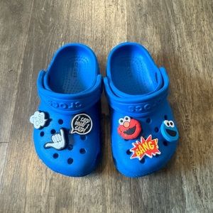 Crocs size 7C toddler shoes in color blue. no box included. can include jibbitz
